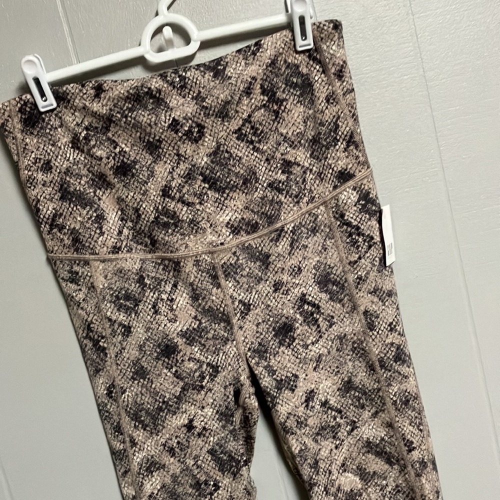 NWT GAP Maternity Leggings Size Medium Snake Print NWT